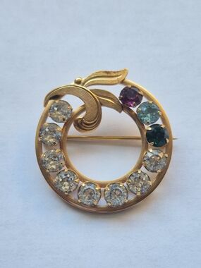 Vintage signed Van Dell gold-filled circle wreath brooch